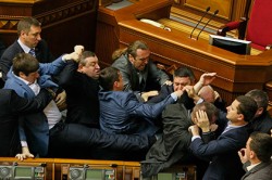 В Раде произошла потасовка В Раде произошла потасовка